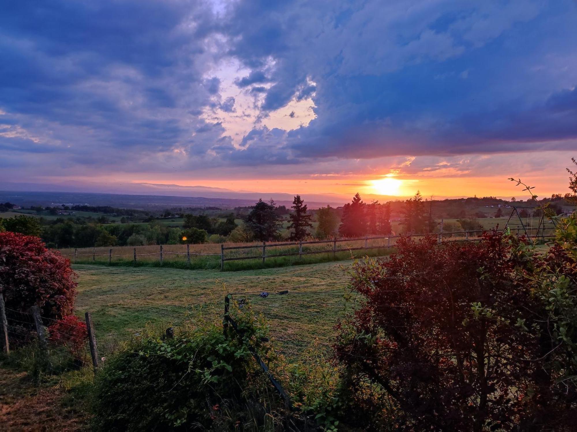 Maison De Campagne Vue Panoramique Rozier-en-Donzy Екстер'єр фото